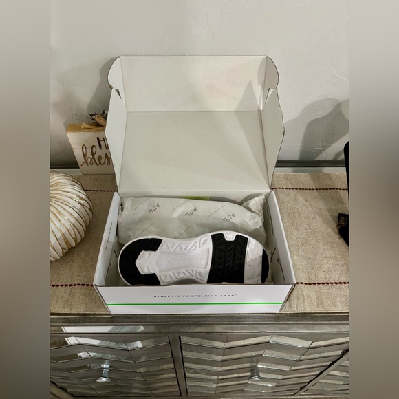 Brand New APL Women's TechLoom Wave Sneakers - Picture 4 of 4